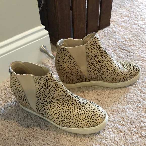 🍁4/$15 Coconut by Matisse high top sneakers - Picture 1 of 8